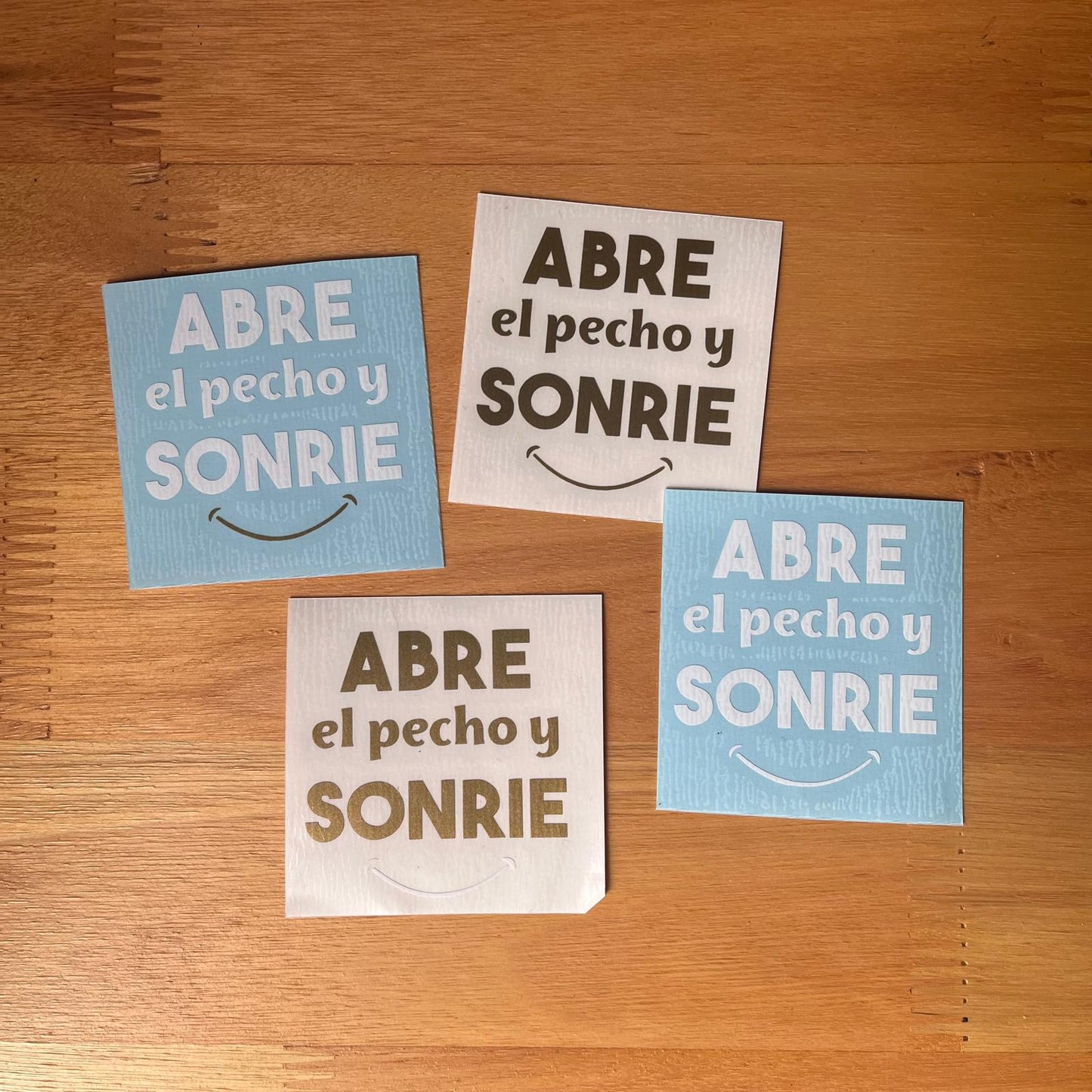 ABRE el pecho y SONRÍE